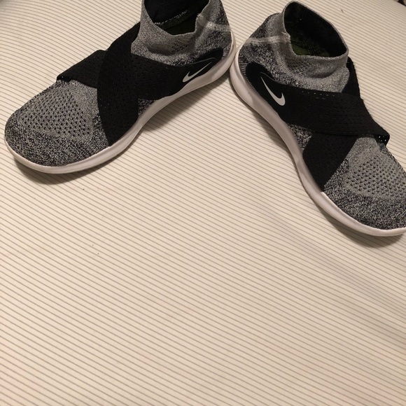 Nike shoes - Picture 3 of 3